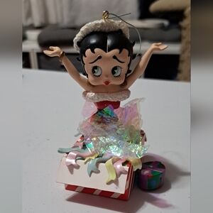 Collectible Betty Boop With Gift Box Musical Christmas Ornament